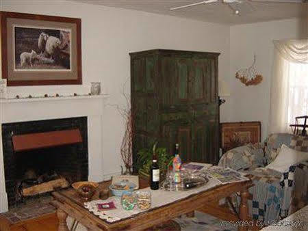 The Sunny Grange Bed & Breakfast Campton Номер фото