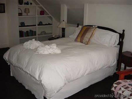 The Sunny Grange Bed & Breakfast Campton Номер фото